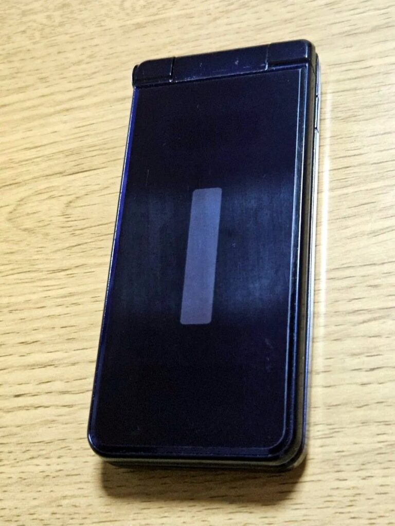 docomo AQUOSケータイ SH-02Kの写真