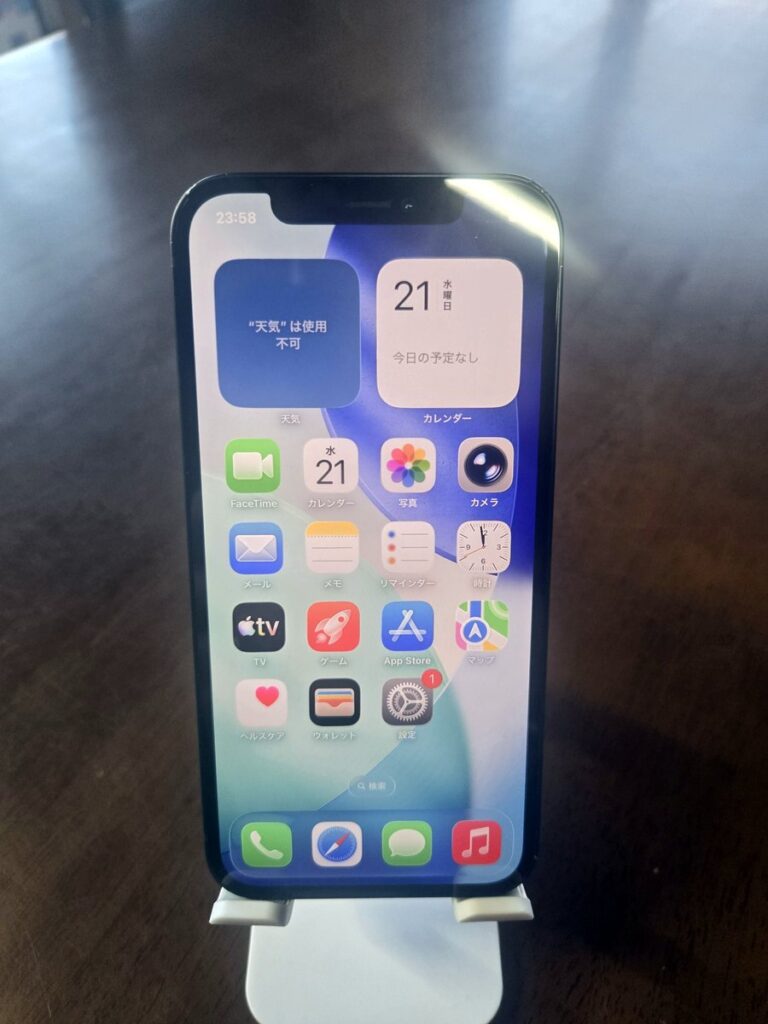 iPhone 12 64GB ブラック（バッテリー85%）の写真
